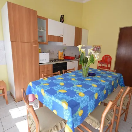 Franka 1 With Terrace Near The Beach, Artatore Apartamento *