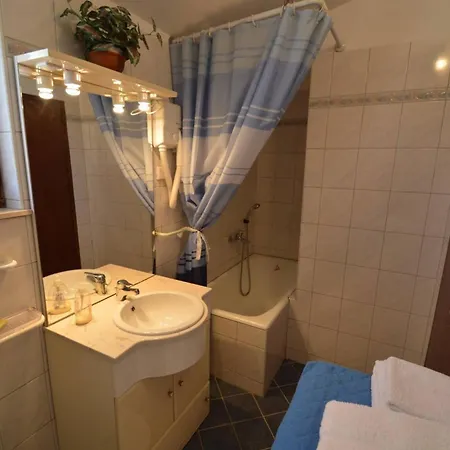 Apartment Franka 1 With Terrace Near The Beach, Artatore *