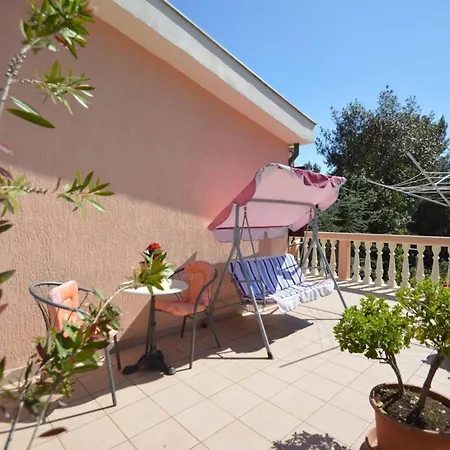 Appartamento Franka 1 With Terrace Near The Beach, Artatore *
