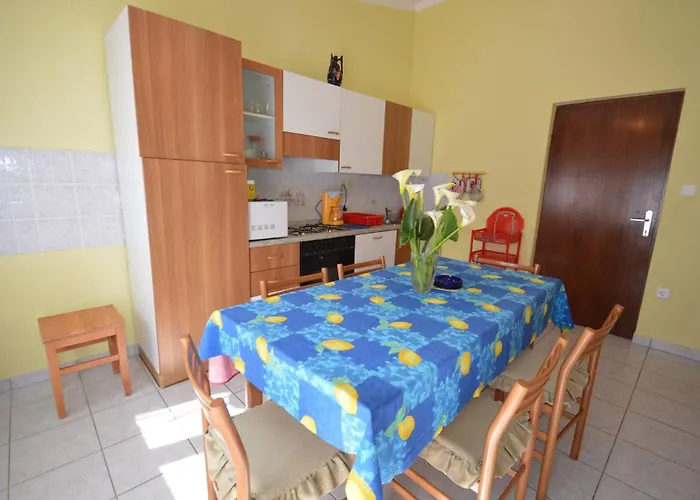 Franka 1 With Terrace Near The Beach, Artatore Apartamento *