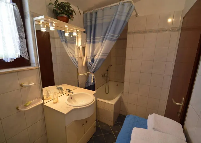 Apartamento Franka 1 With Terrace Near The Beach, Artatore *