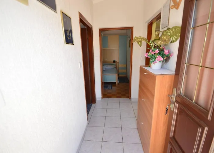 Franka 1 With Terrace Near The Beach, Artatore Mali Lošinj