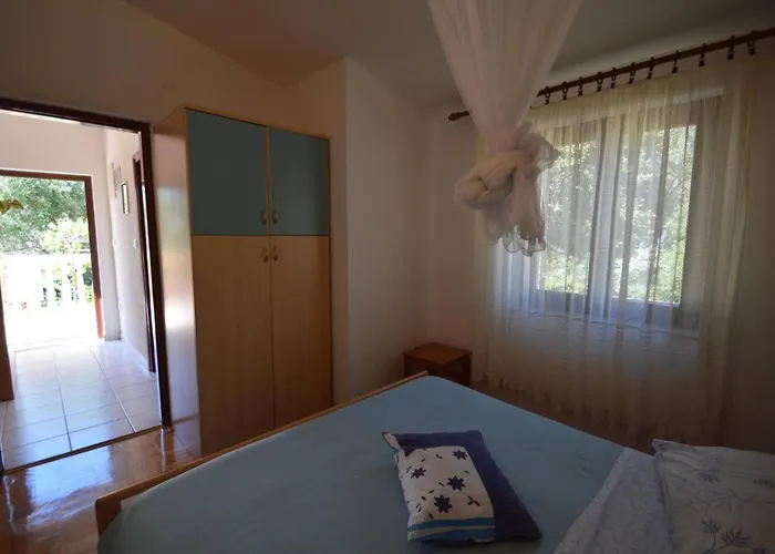 Franka 1 With Terrace Near The Beach, Artatore * Mali Lošinj