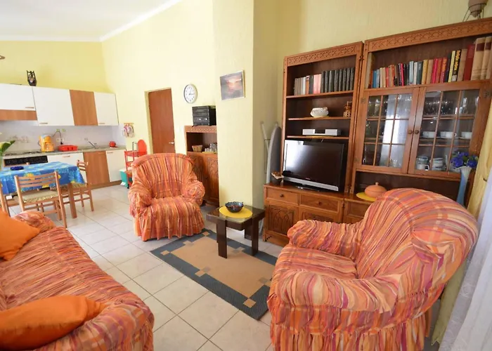 Franka 1 With Terrace Near The Beach, Artatore