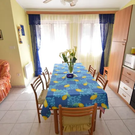 Appartement Franka 1 With Terrace Near The Beach, Artatore