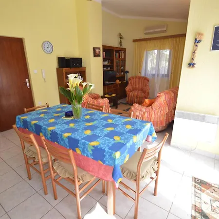 Franka 1 With Terrace Near The Beach, Artatore Appartement Mali Lošinj